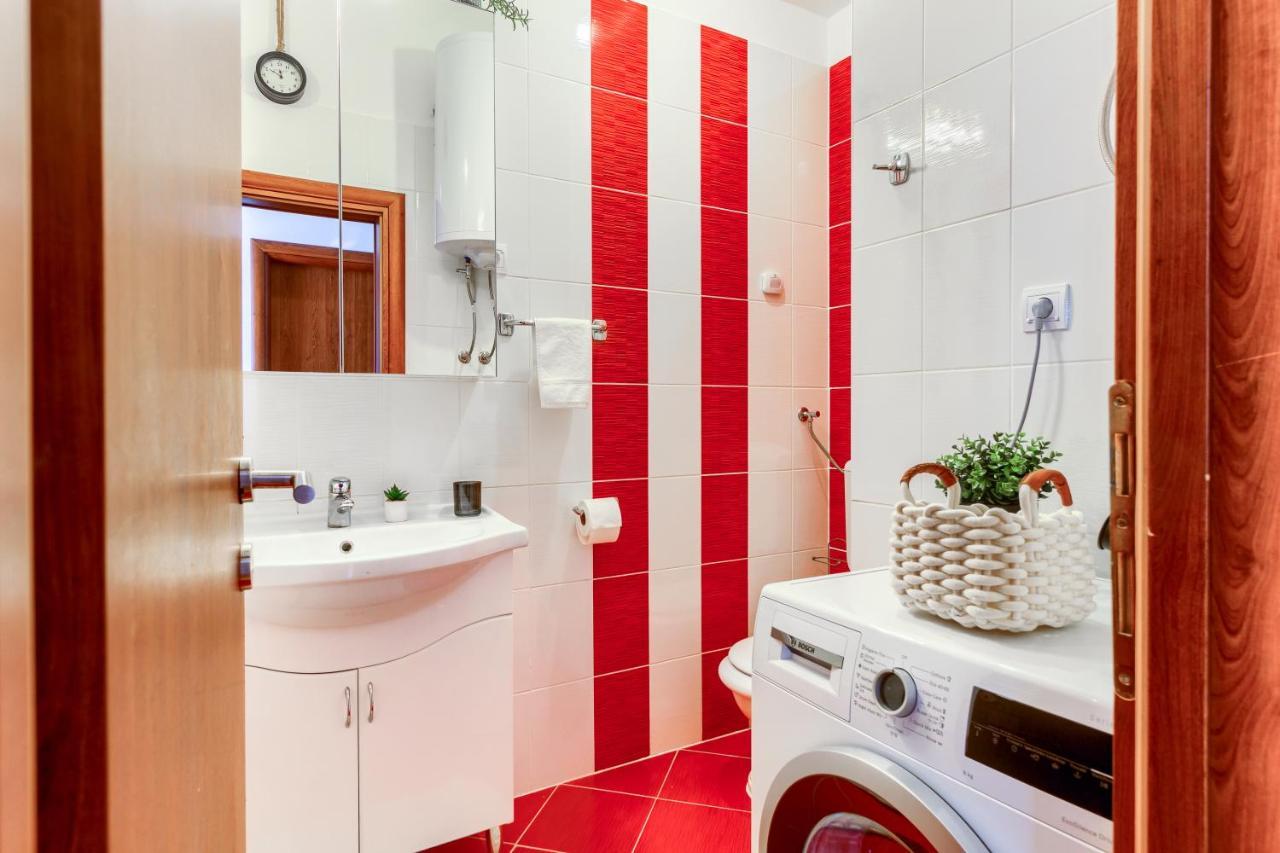 Omis Wind Rose Apartment Bagian luar foto