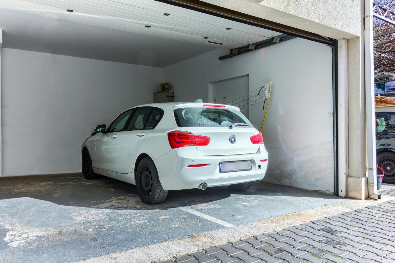 Omis Wind Rose Apartment Bagian luar foto