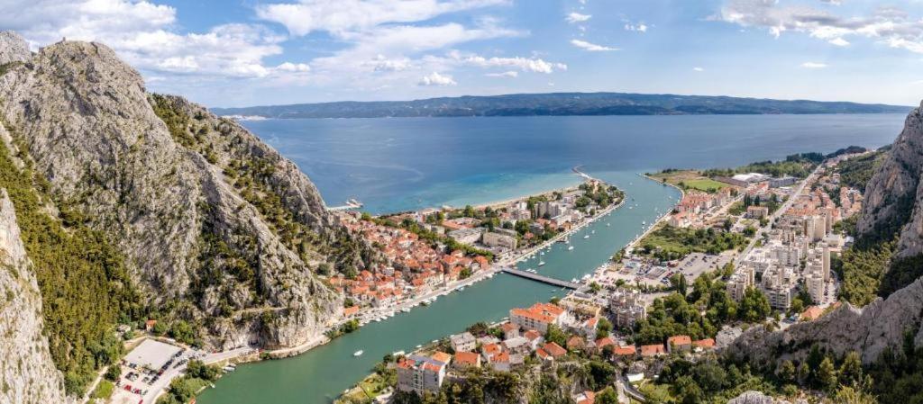 Omis Wind Rose Apartment Bagian luar foto